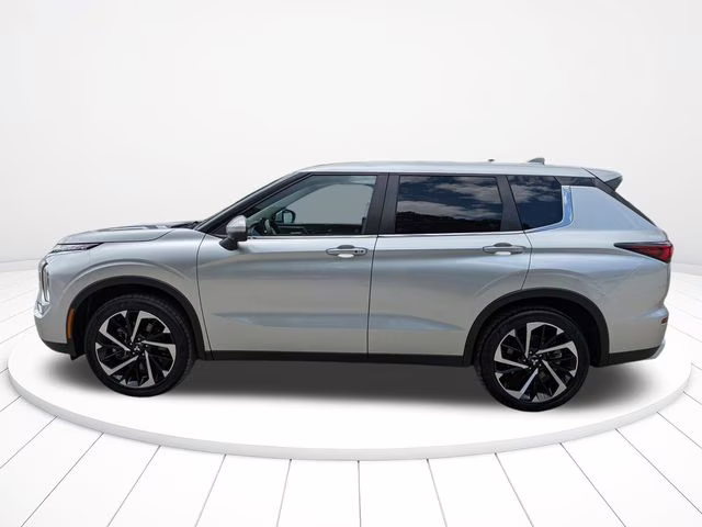 2024 Silver Mitsubishi Outlander SE AWD SUV