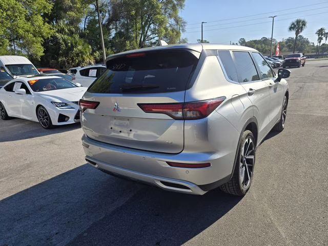2024 Silver Mitsubishi Outlander SE AWD SUV