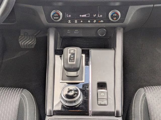 2022 Black Diamond Mitsubishi Outlander ES FWD SUV