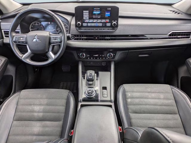 2024 Silver Mitsubishi Outlander SE AWD SUV