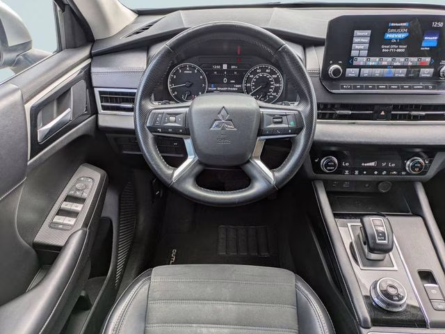 2024 Silver Mitsubishi Outlander SE AWD SUV