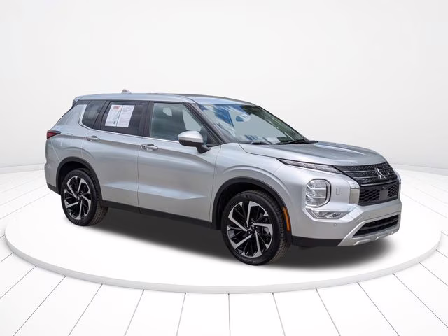 2024 Silver Mitsubishi Outlander SE AWD SUV