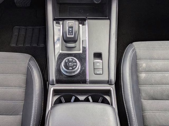 2024 Silver Mitsubishi Outlander SE AWD SUV
