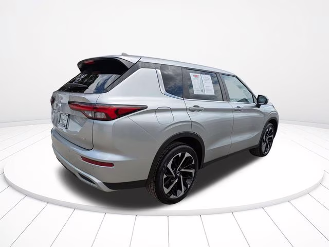 2024 Silver Mitsubishi Outlander SE AWD SUV