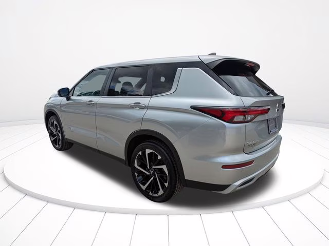 2024 Silver Mitsubishi Outlander SE AWD SUV