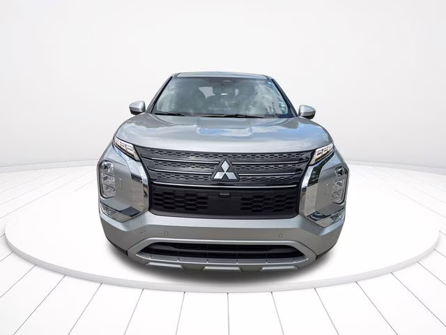 2024 Silver Mitsubishi Outlander SE AWD SUV