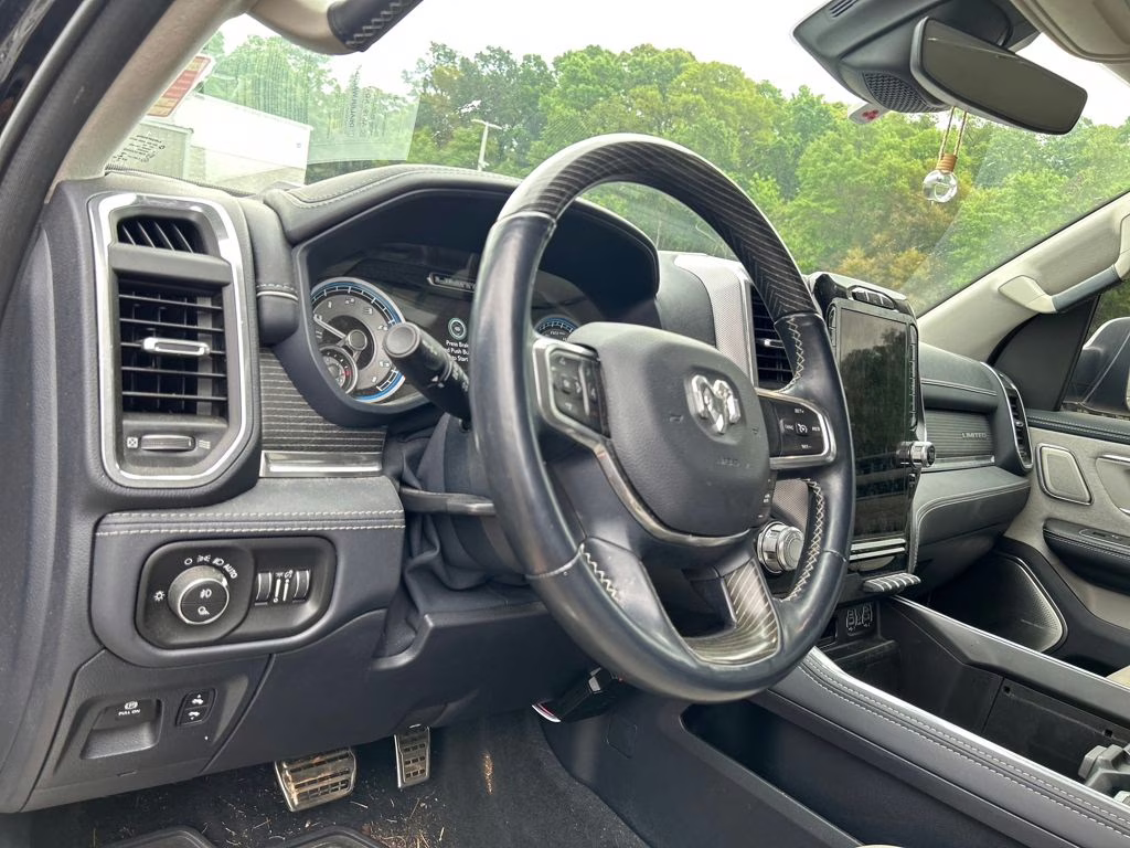 2022 Diamond Black Crystal Pearlcoat Ram 1500 Limited 4X4 Truck