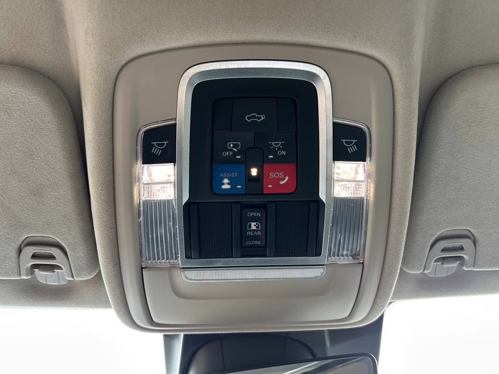 2022 Diamond Black Crystal Pearlcoat Ram 1500 Limited 4X4 Truck