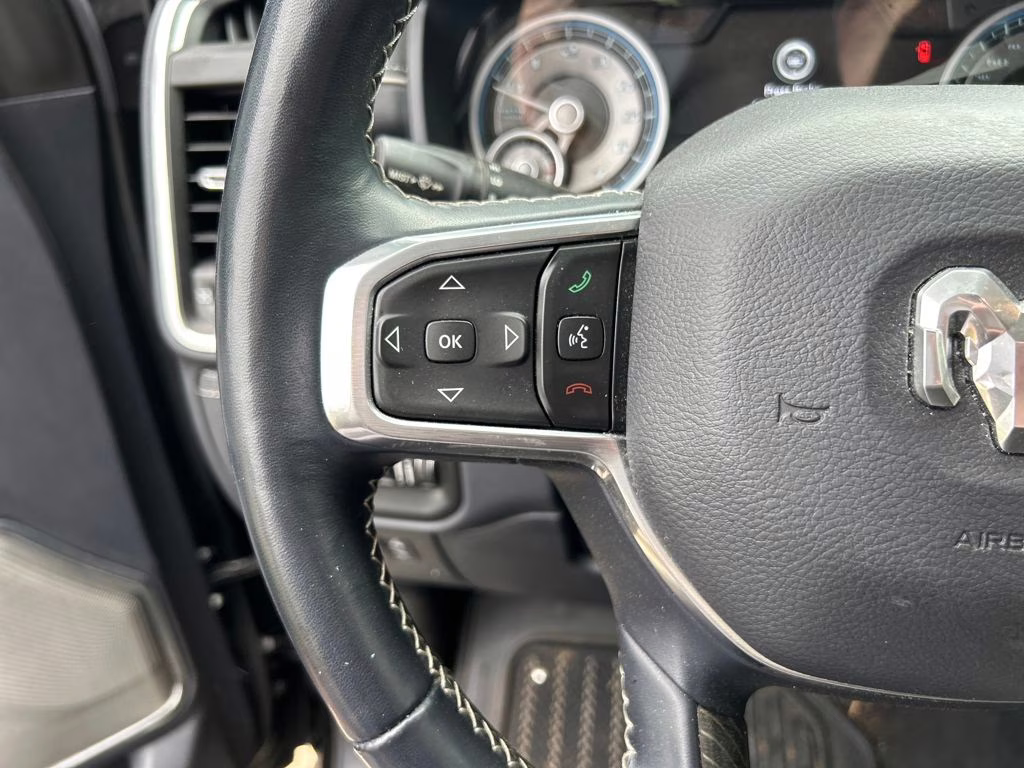 2022 Diamond Black Crystal Pearlcoat Ram 1500 Limited 4X4 Truck