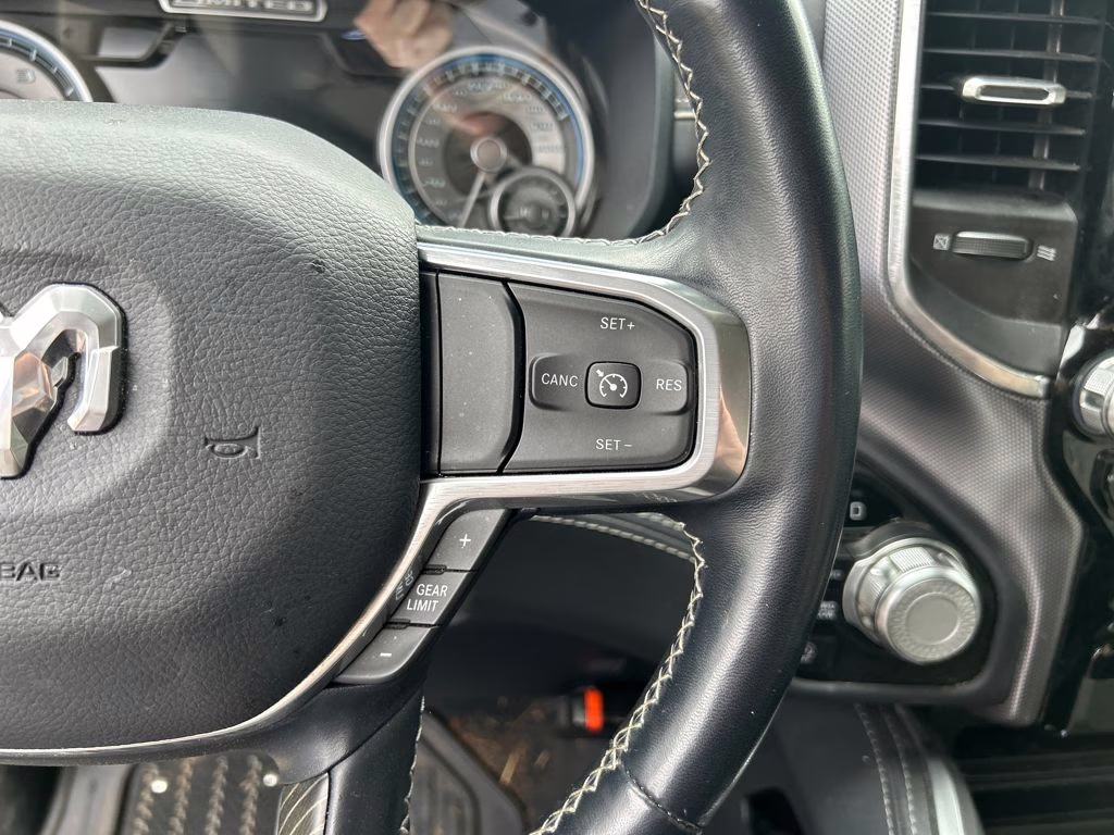 2022 Diamond Black Crystal Pearlcoat Ram 1500 Limited 4X4 Truck