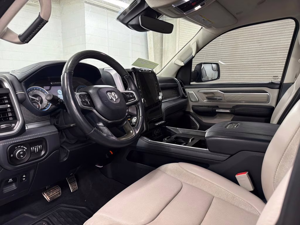 2022 Diamond Black Crystal Pearlcoat Ram 1500 Limited 4X4 Truck