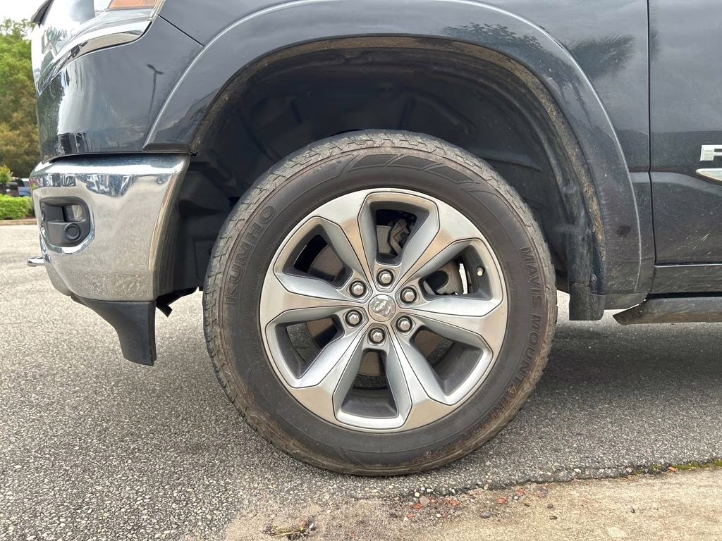 2022 Diamond Black Crystal Pearlcoat Ram 1500 Limited 4X4 Truck