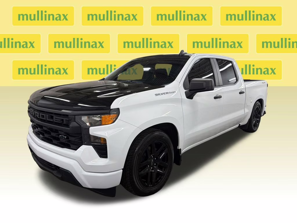 2022 Summit White Chevrolet Silverado 1500 Custom 4X4 Truck