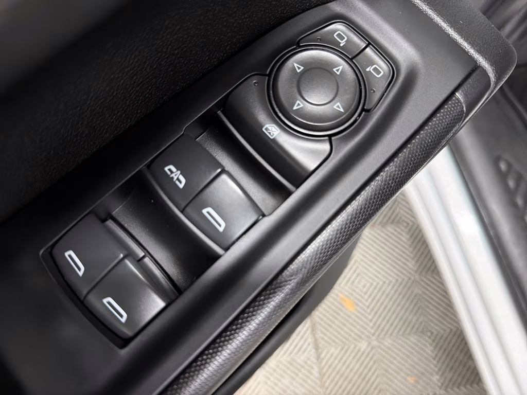 2022 Summit White Chevrolet Silverado 1500 Custom 4X4 Truck