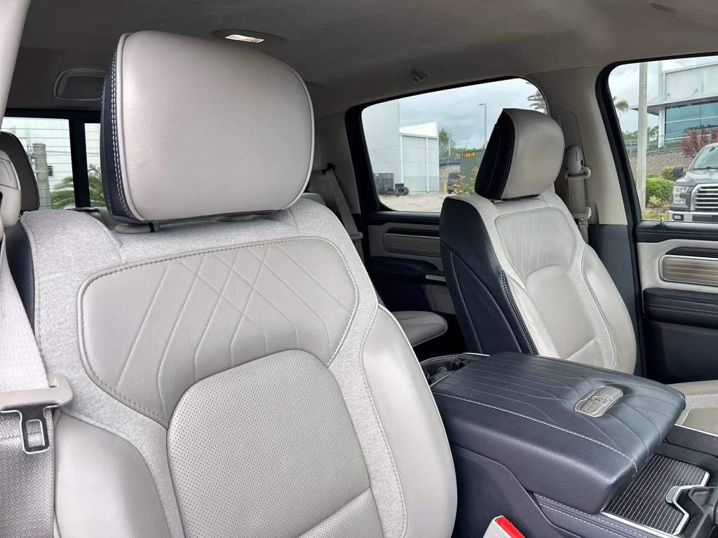 2022 Diamond Black Crystal Pearlcoat Ram 1500 Limited 4X4 Truck