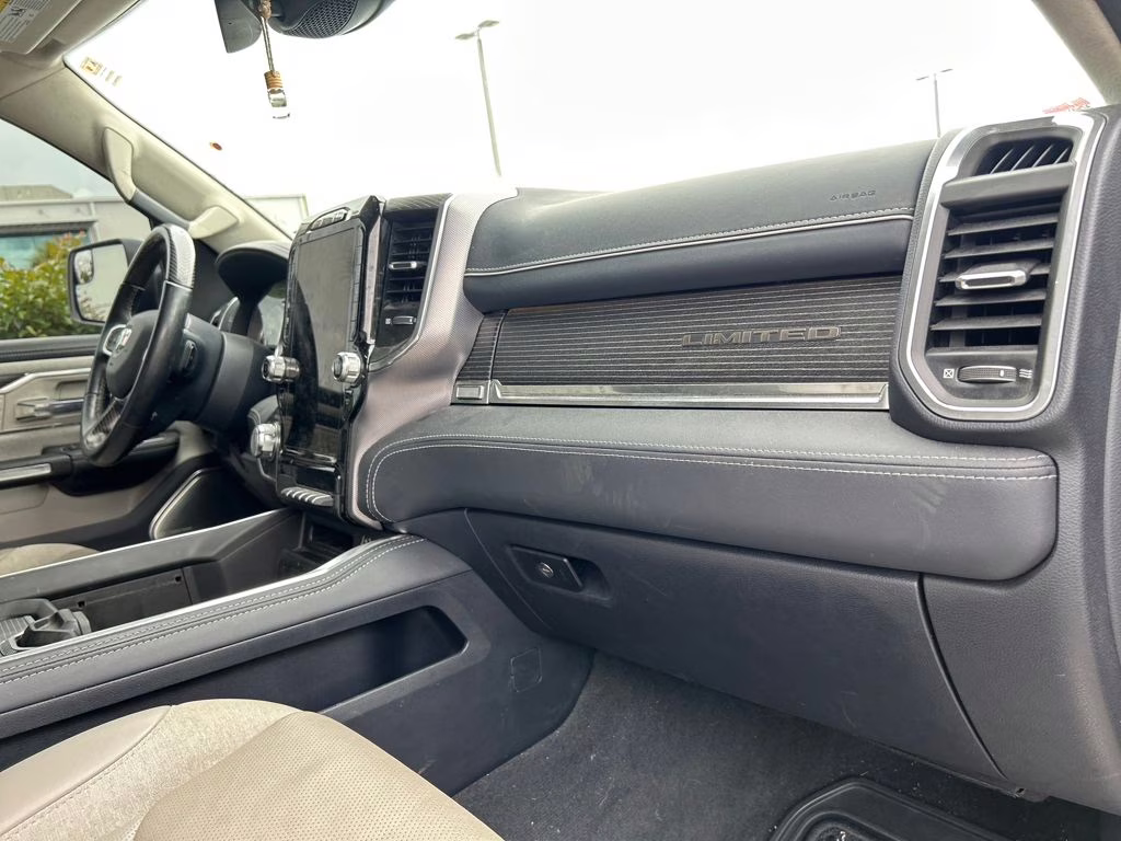 2022 Diamond Black Crystal Pearlcoat Ram 1500 Limited 4X4 Truck