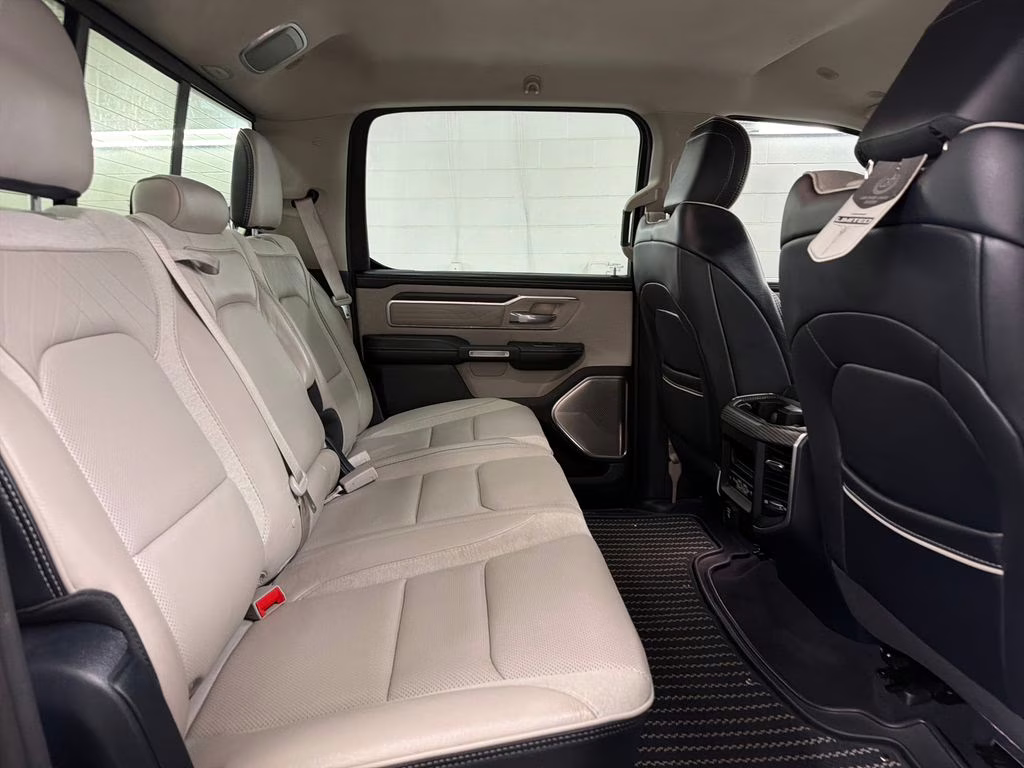 2022 Diamond Black Crystal Pearlcoat Ram 1500 Limited 4X4 Truck