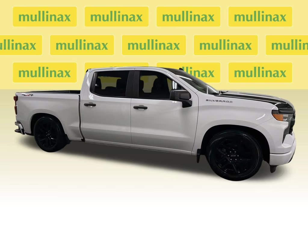 2022 Summit White Chevrolet Silverado 1500 Custom 4X4 Truck