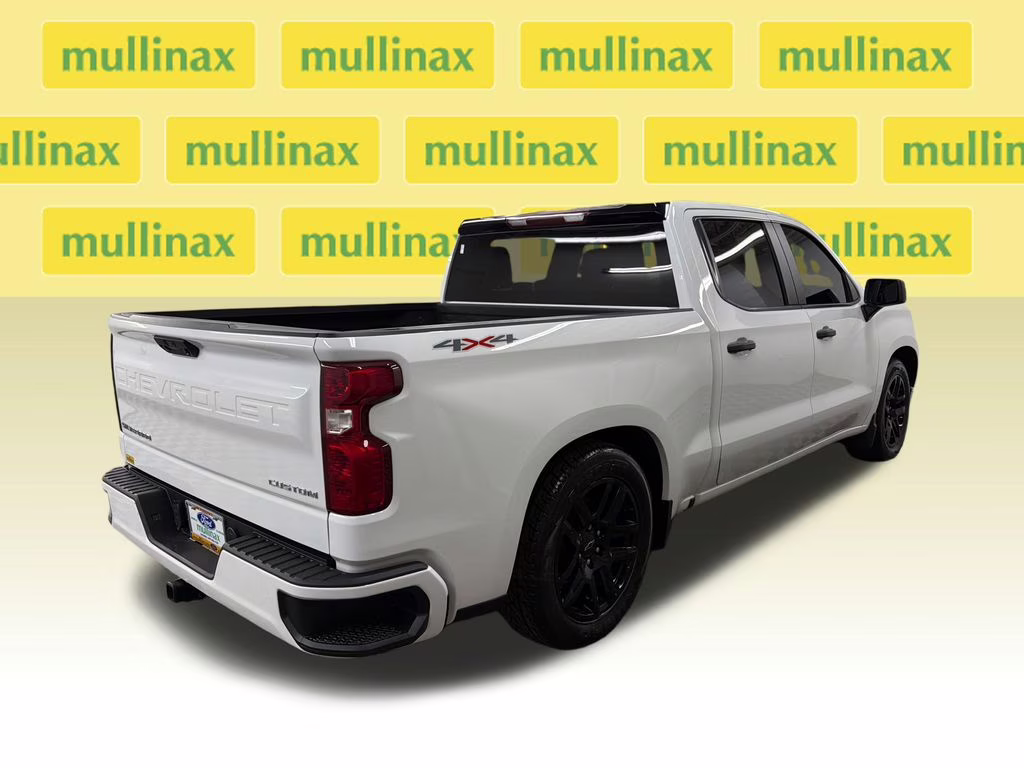 2022 Summit White Chevrolet Silverado 1500 Custom 4X4 Truck