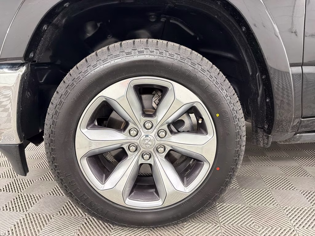 2022 Diamond Black Crystal Pearlcoat Ram 1500 Limited 4X4 Truck