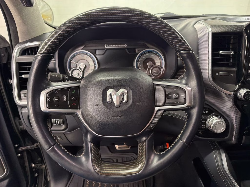 2022 Diamond Black Crystal Pearlcoat Ram 1500 Limited 4X4 Truck