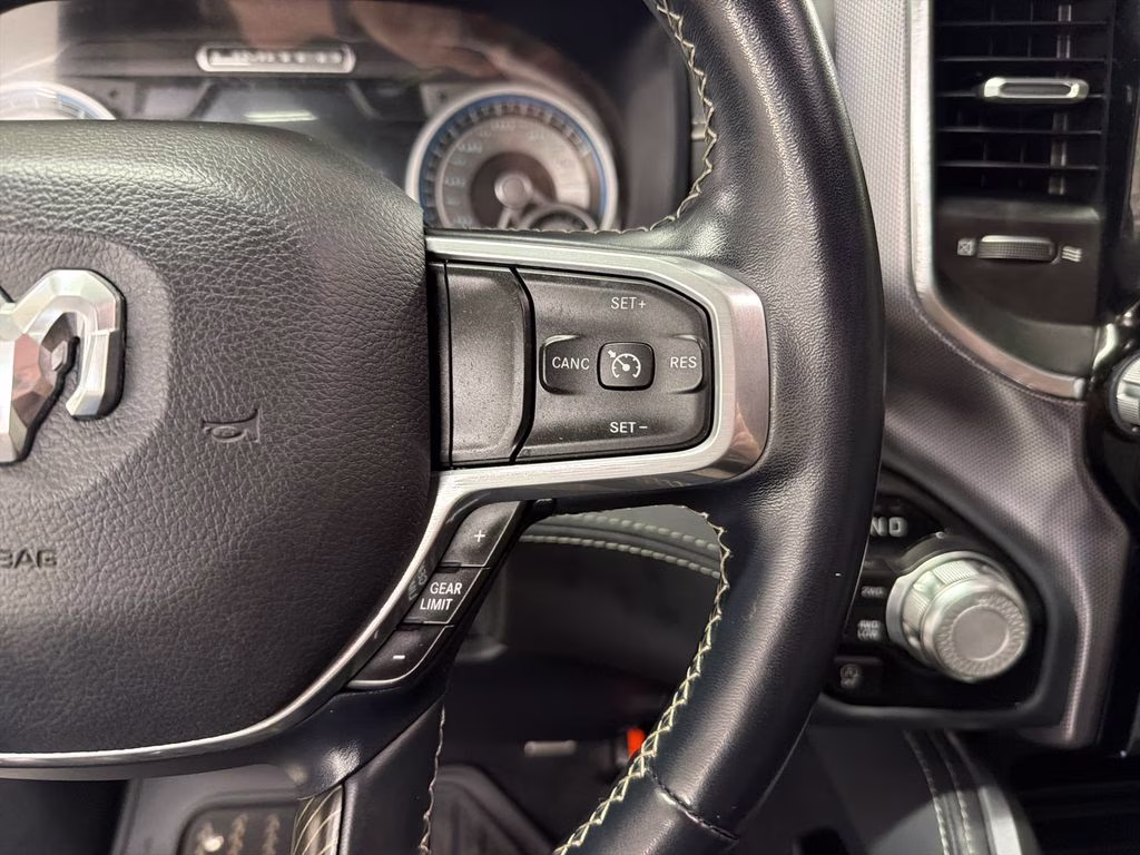2022 Diamond Black Crystal Pearlcoat Ram 1500 Limited 4X4 Truck