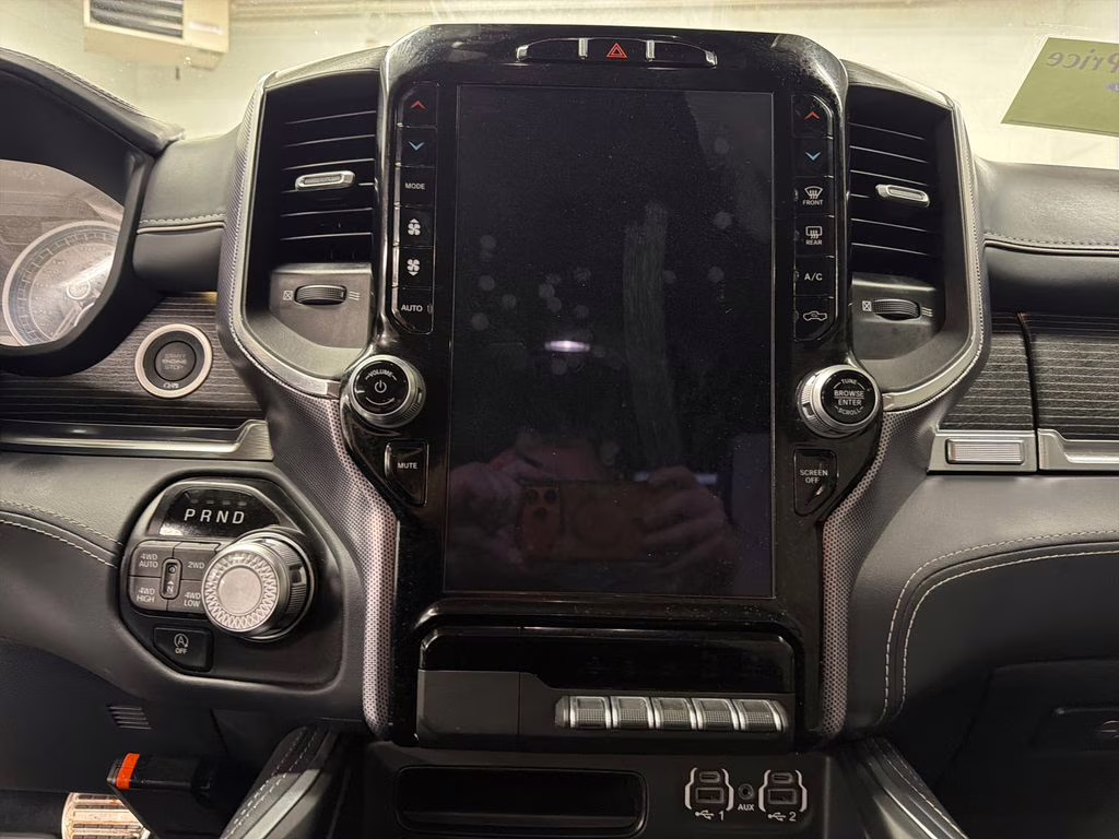 2022 Diamond Black Crystal Pearlcoat Ram 1500 Limited 4X4 Truck
