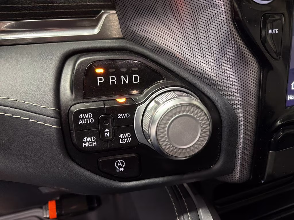 2022 Diamond Black Crystal Pearlcoat Ram 1500 Limited 4X4 Truck
