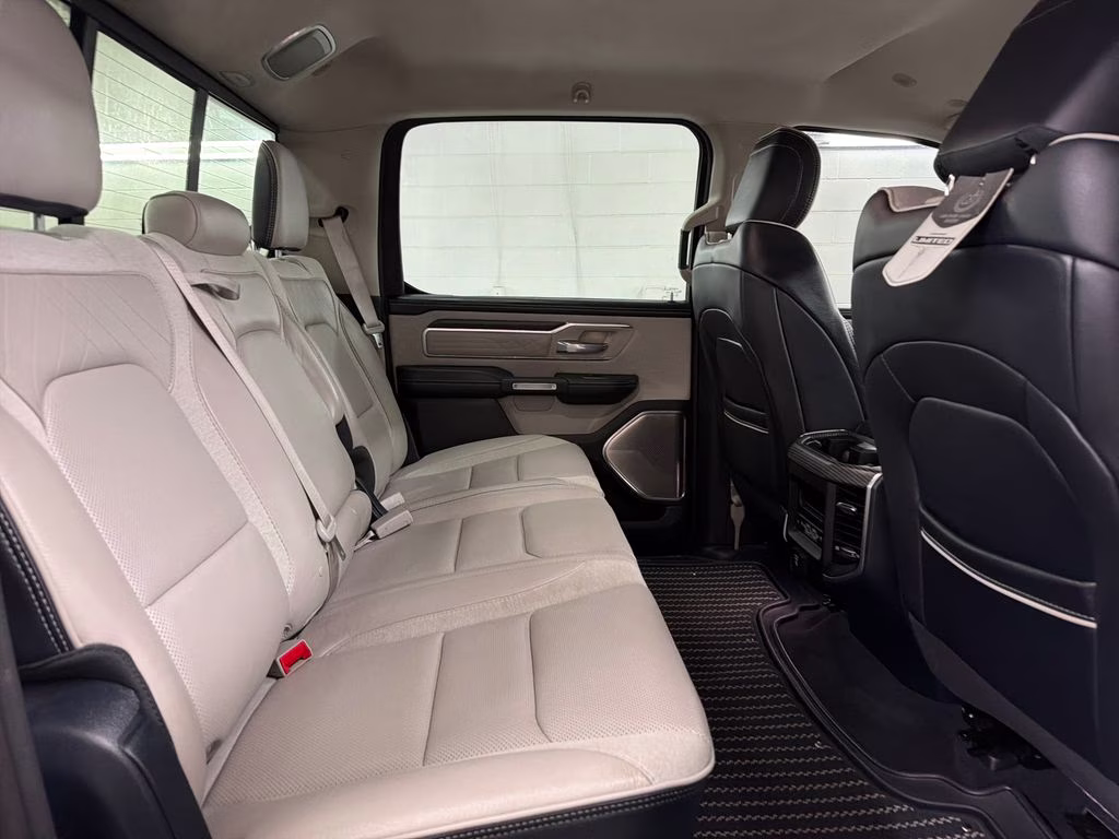 2022 Diamond Black Crystal Pearlcoat Ram 1500 Limited 4X4 Truck