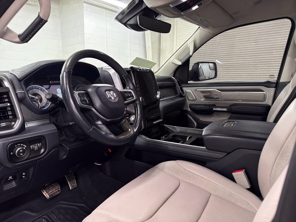 2022 Diamond Black Crystal Pearlcoat Ram 1500 Limited 4X4 Truck