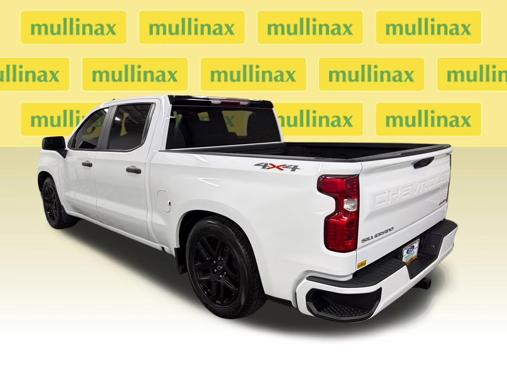 2022 Summit White Chevrolet Silverado 1500 Custom 4X4 Truck