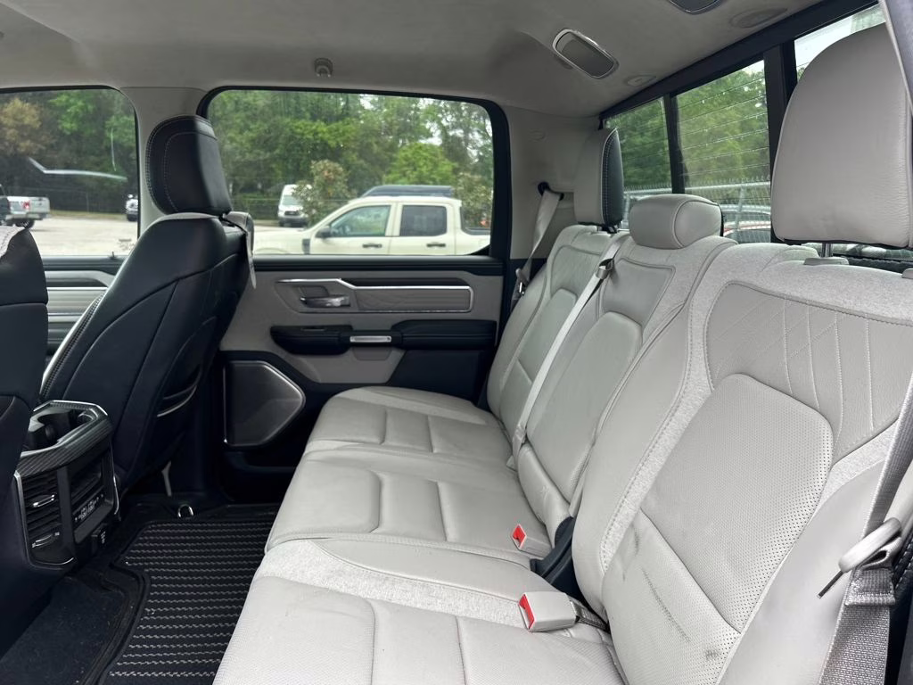 2022 Diamond Black Crystal Pearlcoat Ram 1500 Limited 4X4 Truck