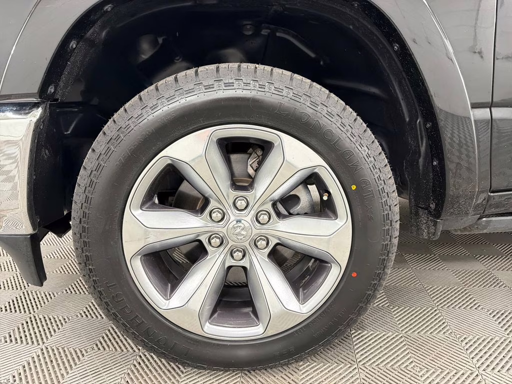 2022 Diamond Black Crystal Pearlcoat Ram 1500 Limited 4X4 Truck