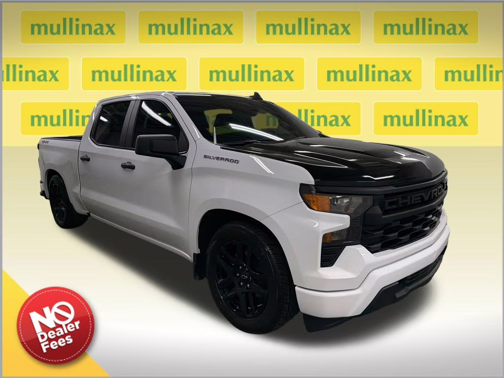 2022 Summit White Chevrolet Silverado 1500 Custom 4X4 Truck