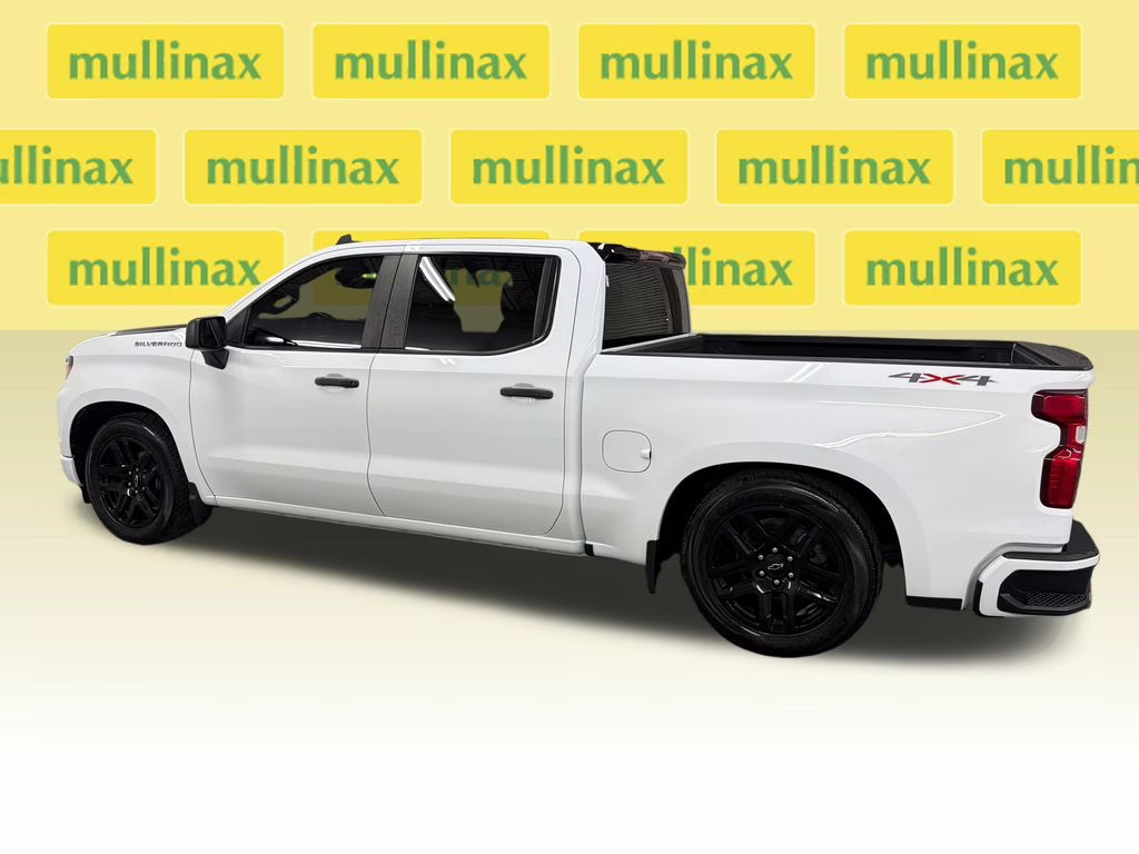 2022 Summit White Chevrolet Silverado 1500 Custom 4X4 Truck