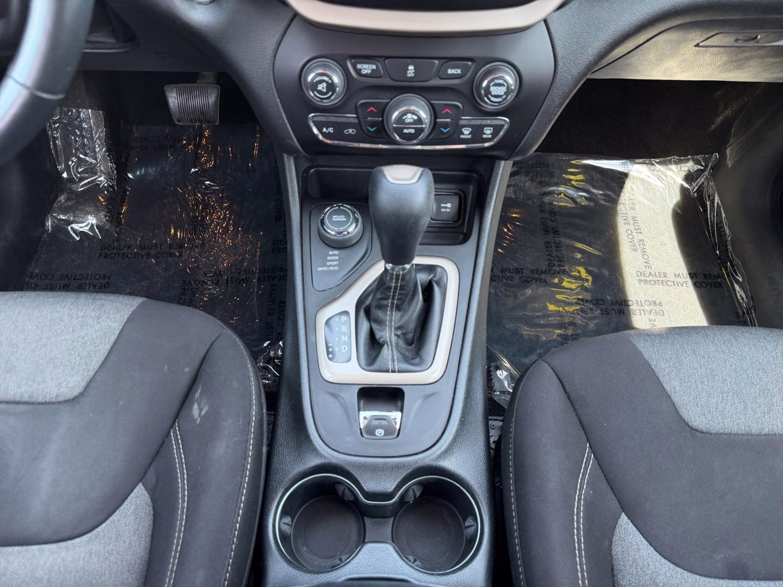 2014 Bright White Clearcoat Jeep Cherokee Latitude 4X4 SUV