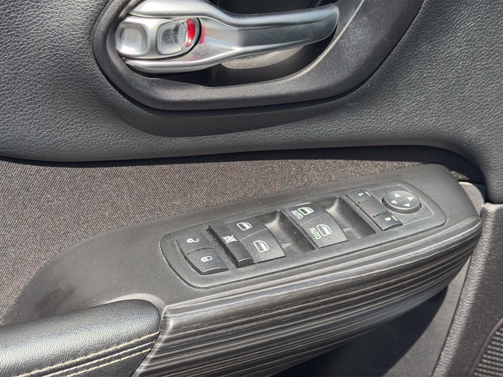 2014 Bright White Clearcoat Jeep Cherokee Latitude 4X4 SUV