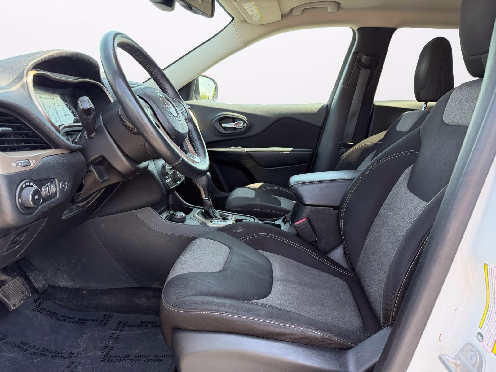 2014 Bright White Clearcoat Jeep Cherokee Latitude 4X4 SUV