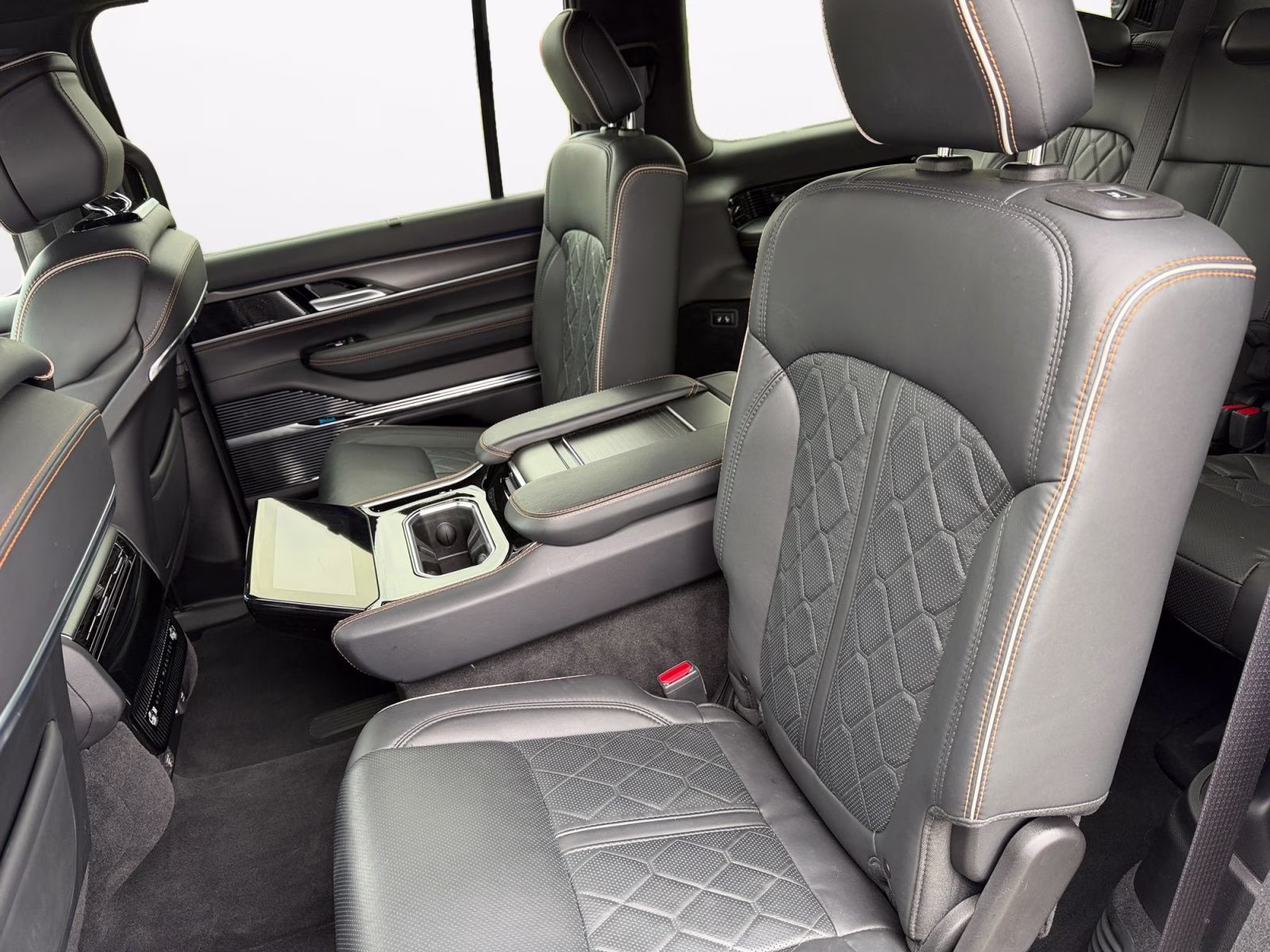 2025 Diamond Black Crystal Pearlcoat Jeep Grand Wagoneer L Series III 4X4 SUV