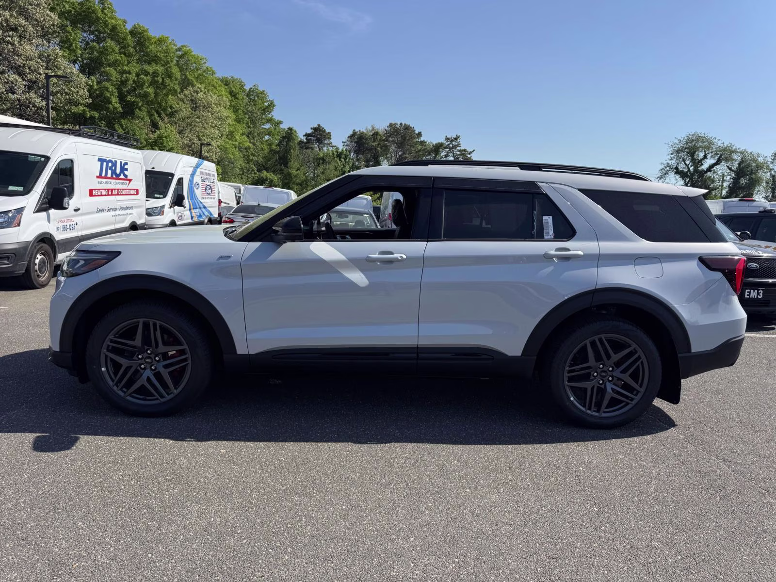 2026 Space White Metallic Ford Explorer ST-Line 4WD 4X4 SUV