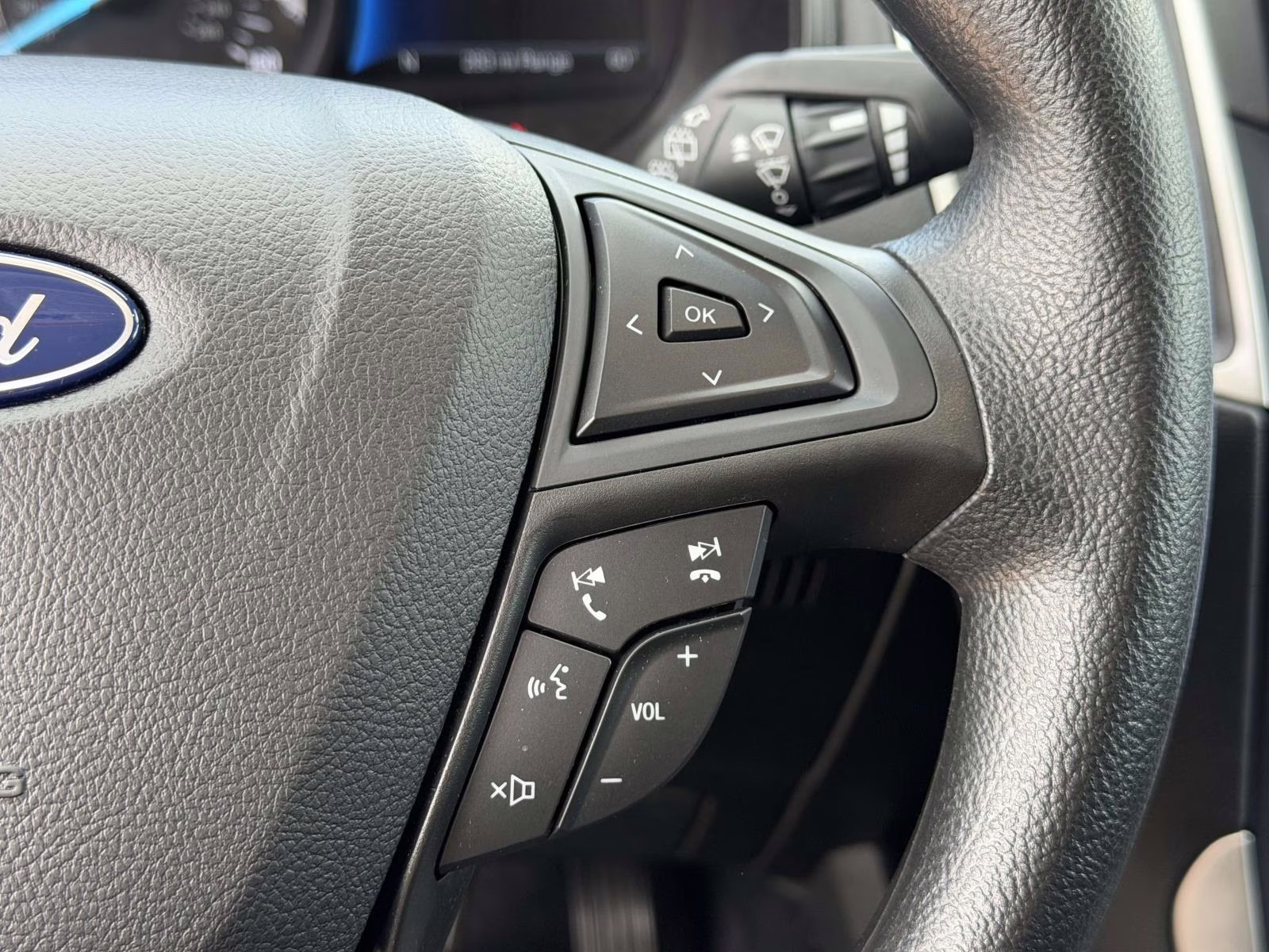 2023 White Ford Edge SE AWD AWD SUV