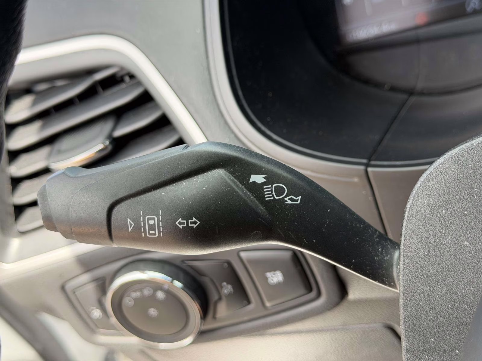 2023 White Ford Edge SE AWD AWD SUV