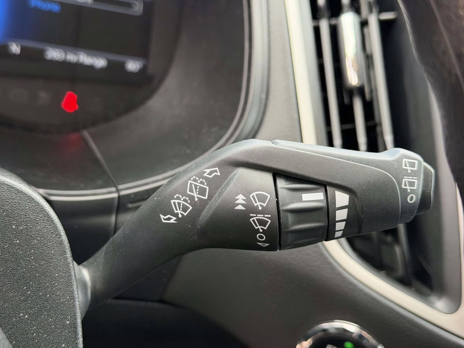 2023 White Ford Edge SE AWD AWD SUV