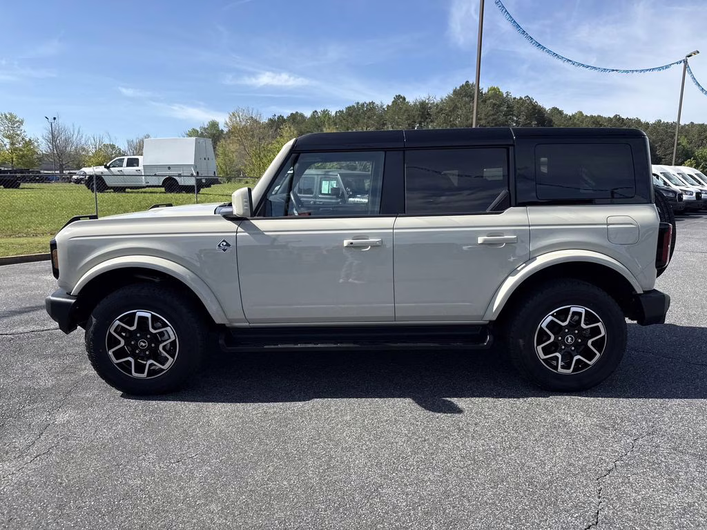 2025 Desert Sand Ford Bronco Outer Banks 4X4 SUV