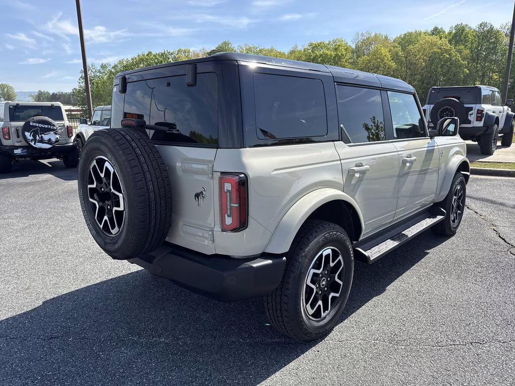 2025 Desert Sand Ford Bronco Outer Banks 4X4 SUV