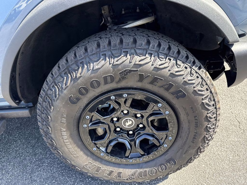 2025 Azure Gray Metallic Tri-Coat Ford Bronco Badlands 4X4 SUV