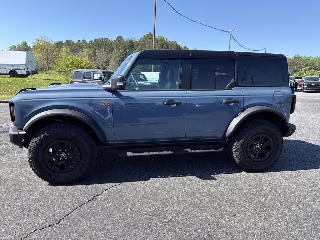 2025 Azure Gray Metallic Tri-Coat Ford Bronco Badlands 4X4 SUV