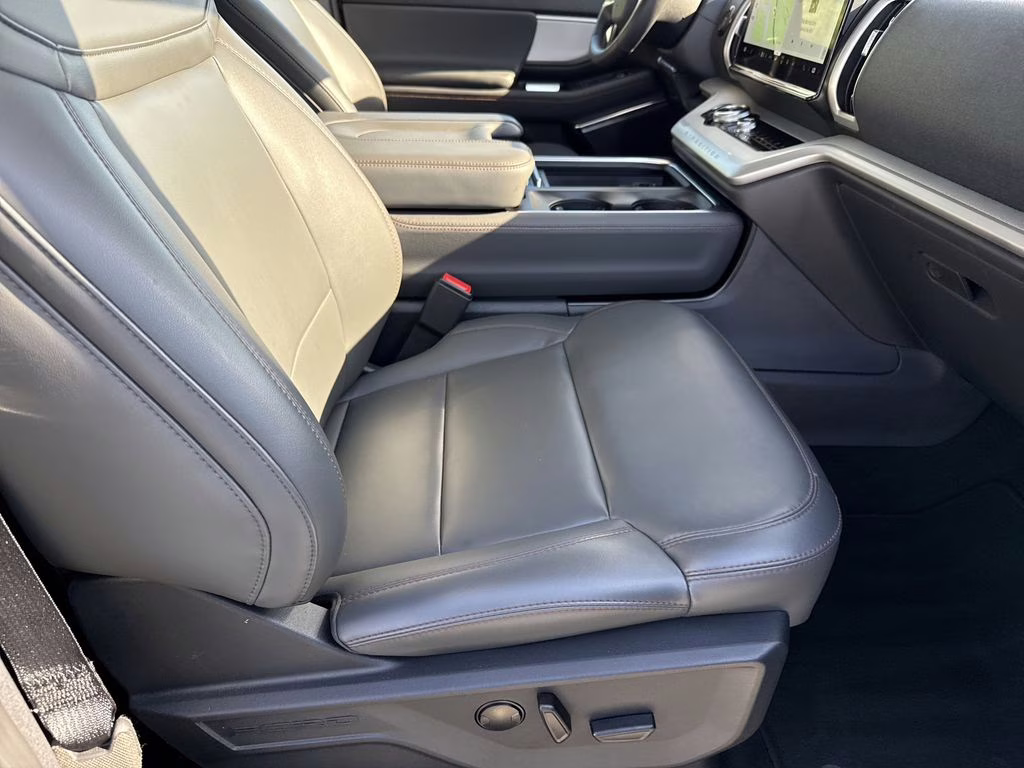 2025 Agate Black Metallic Ford Expedition Active RWD SUV