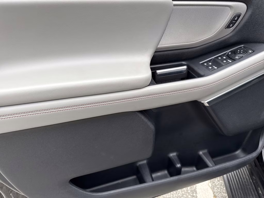 2025 Agate Black Metallic Ford Expedition Active 4X4 SUV