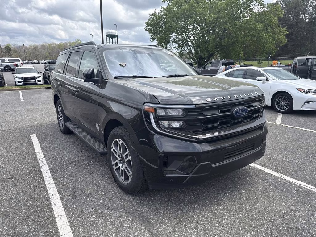 2025 Agate Black Metallic Ford Expedition Active 4X4 SUV